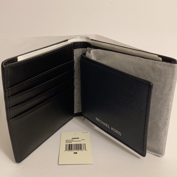 MICHAEL KORS
Cooper Pebbled Leather Billfold Wallet With Pass case navy blue - Picture 4 of 10